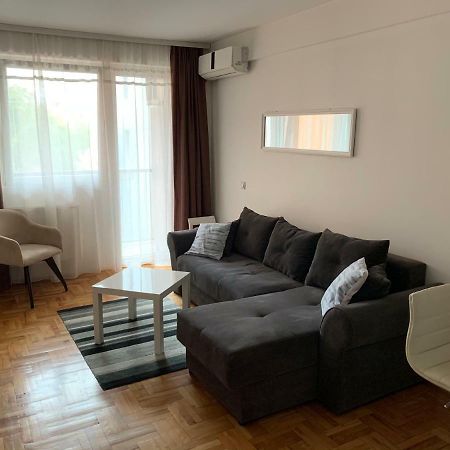 Trident Apartments Ni Dış mekan fotoğraf